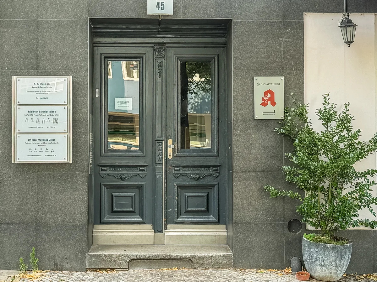 Eingang Joachim-Friedrich-Straße 45